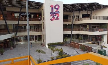 LOCAL EN RENTA  EN PLAZA 19/32 (frente al tec regional)