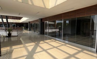 LOCAL EN RENTA  EN PLAZA 19/32 (frente al tec regional)