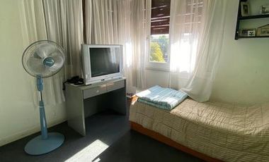 Chalet 5 ambientes con garage doble y parque en Brandsen e  Italia