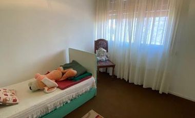 Chalet 5 ambientes con garage doble y parque en Brandsen e  Italia