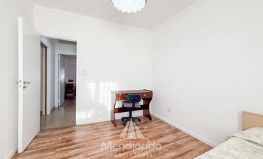 Casa 3 amb.   Altillo con cochera y piscina en Parque Luro