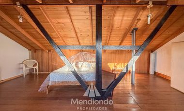 Casa 3 amb.   Altillo con cochera y piscina en Parque Luro