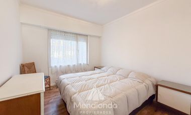 Casa 3 amb.   Altillo con cochera y piscina en Parque Luro