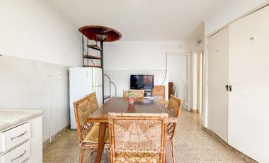 Casa 3 amb.   Altillo con cochera y piscina en Parque Luro