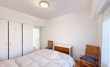 Casa 3 amb.   Altillo con cochera y piscina en Parque Luro