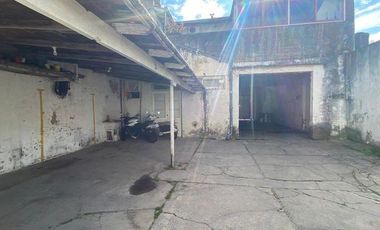 Galpón de cocheras con local y vivienda de 4 ambientes en Italia y Roca