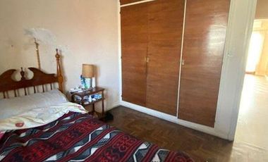 Galpón de cocheras con local y vivienda de 4 ambientes en Italia y Roca