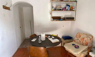 Galpón de cocheras con local y vivienda de 4 ambientes en Italia y Roca
