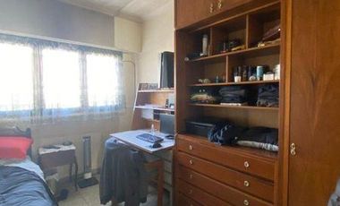 Galpón de cocheras con local y vivienda de 4 ambientes en Italia y Roca