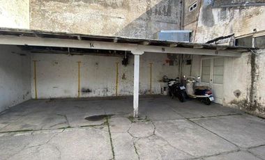 Galpón de cocheras con local y vivienda de 4 ambientes en Italia y Roca