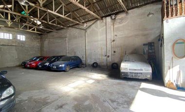 Galpón de cocheras con local y vivienda de 4 ambientes en Italia y Roca