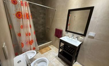 Departamento en  alquiler de 3 ambientes con patio en excelente estado - Wilde