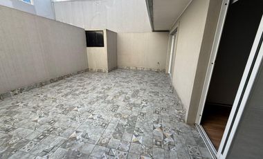 Departamento en  alquiler de 3 ambientes con patio en excelente estado - Wilde