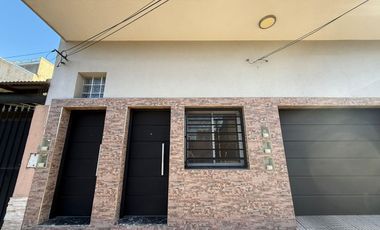 Departamento en  alquiler de 3 ambientes con patio en excelente estado - Wilde