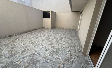 Departamento en  alquiler de 3 ambientes con patio en excelente estado - Wilde