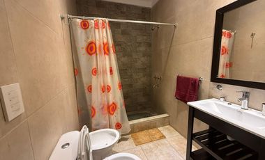 Departamento en  alquiler de 3 ambientes con patio en excelente estado - Wilde