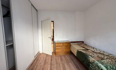 Departamento en  alquiler de 3 ambientes con patio en excelente estado - Wilde