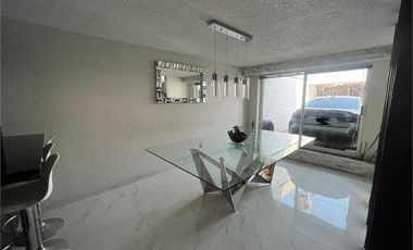 Casa remodelada en privada con vigilancia en Bosques de Aragón