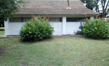 Quinta de 7500m2 con casas, galpones, y stud para caballos