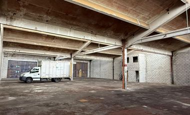 Depósito de 698 m2 cubiertos en Florida