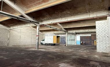 Depósito de 698 m2 cubiertos en Florida