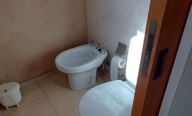 OPORTUNIDAD. APTO CREDITO. 3 DORMITORIOS, ESCRITORIO y SERVICIO.