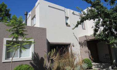 OPORTUNIDAD. APTO CREDITO. 3 DORMITORIOS, ESCRITORIO y SERVICIO.