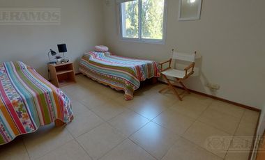 OPORTUNIDAD. APTO CREDITO. 3 DORMITORIOS, ESCRITORIO y SERVICIO.