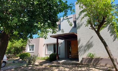 OPORTUNIDAD. APTO CREDITO. 3 DORMITORIOS, ESCRITORIO y SERVICIO.