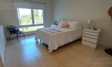 OPORTUNIDAD. APTO CREDITO. 3 DORMITORIOS, ESCRITORIO y SERVICIO.