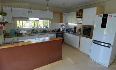 OPORTUNIDAD. APTO CREDITO. 3 DORMITORIOS, ESCRITORIO y SERVICIO.