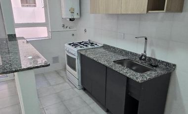 Departamento monoambiente divisible con Patio en Ballester Centro
