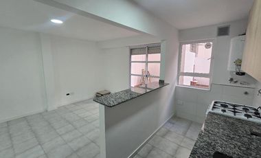 Departamento monoambiente divisible con Patio en Ballester Centro
