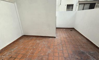 Departamento monoambiente divisible con Patio en Ballester Centro