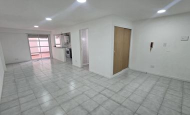 Departamento monoambiente divisible con Patio en Ballester Centro