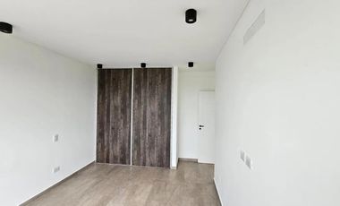 Casa en alquiler - 3 Dormitorios 3 Baños - Tristán Suarez