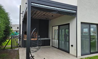 Casa en alquiler - 3 Dormitorios 3 Baños - Tristán Suarez