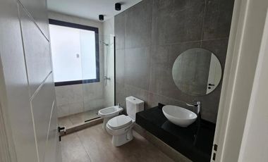 Casa en alquiler - 3 Dormitorios 3 Baños - Tristán Suarez