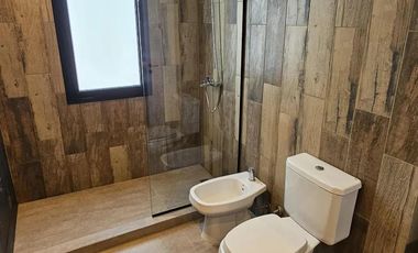 Casa en alquiler - 3 Dormitorios 3 Baños - Tristán Suarez