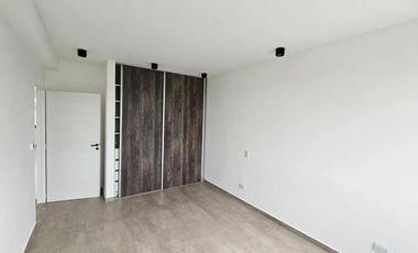 Casa en alquiler - 3 Dormitorios 3 Baños - Tristán Suarez