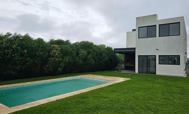 Casa en alquiler - 3 Dormitorios 3 Baños - Tristán Suarez