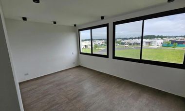 Casa en alquiler - 3 Dormitorios 3 Baños - Tristán Suarez