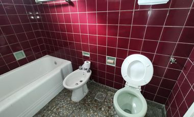 PH de 3 ambientes en impecable estado con galpón de 4x26 - Sarandí