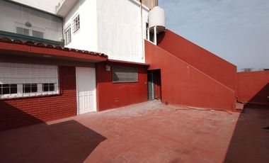 PH de 3 ambientes en impecable estado con galpón de 4x26 - Sarandí