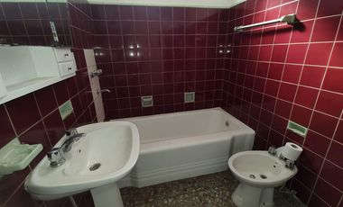 PH de 3 ambientes en impecable estado con galpón de 4x26 - Sarandí