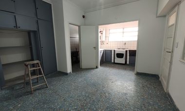 PH de 3 ambientes en impecable estado con galpón de 4x26 - Sarandí