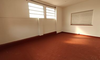 PH de 3 ambientes en impecable estado con galpón de 4x26 - Sarandí