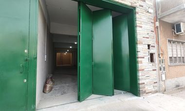 PH de 3 ambientes en impecable estado con galpón de 4x26 - Sarandí