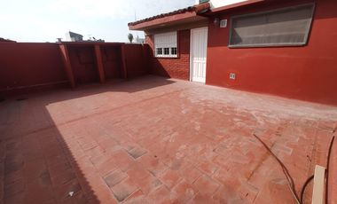 PH de 3 ambientes en impecable estado con galpón de 4x26 - Sarandí