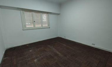 PH de 3 ambientes en impecable estado con galpón de 4x26 - Sarandí